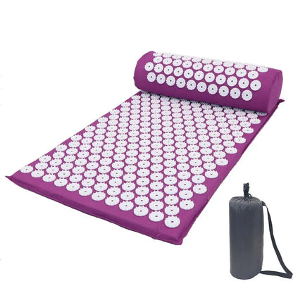 Tapis d’acupression violet avec coussin pour soulager les tensions et favoriser la détente.